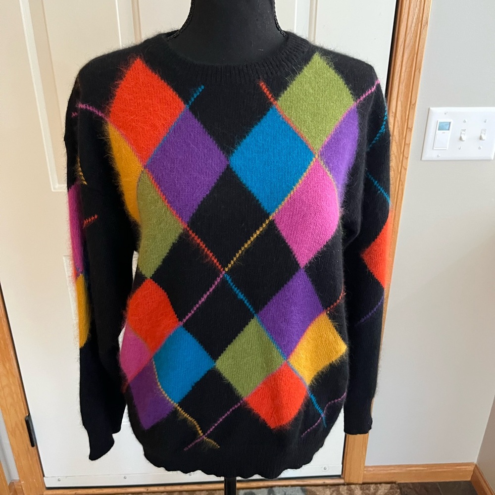 Vintage women’s Rafaella argyle black angora lambswool blend crew sweater. Small